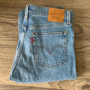 NWOT Levi Icon Wedgie fit Jeans!
